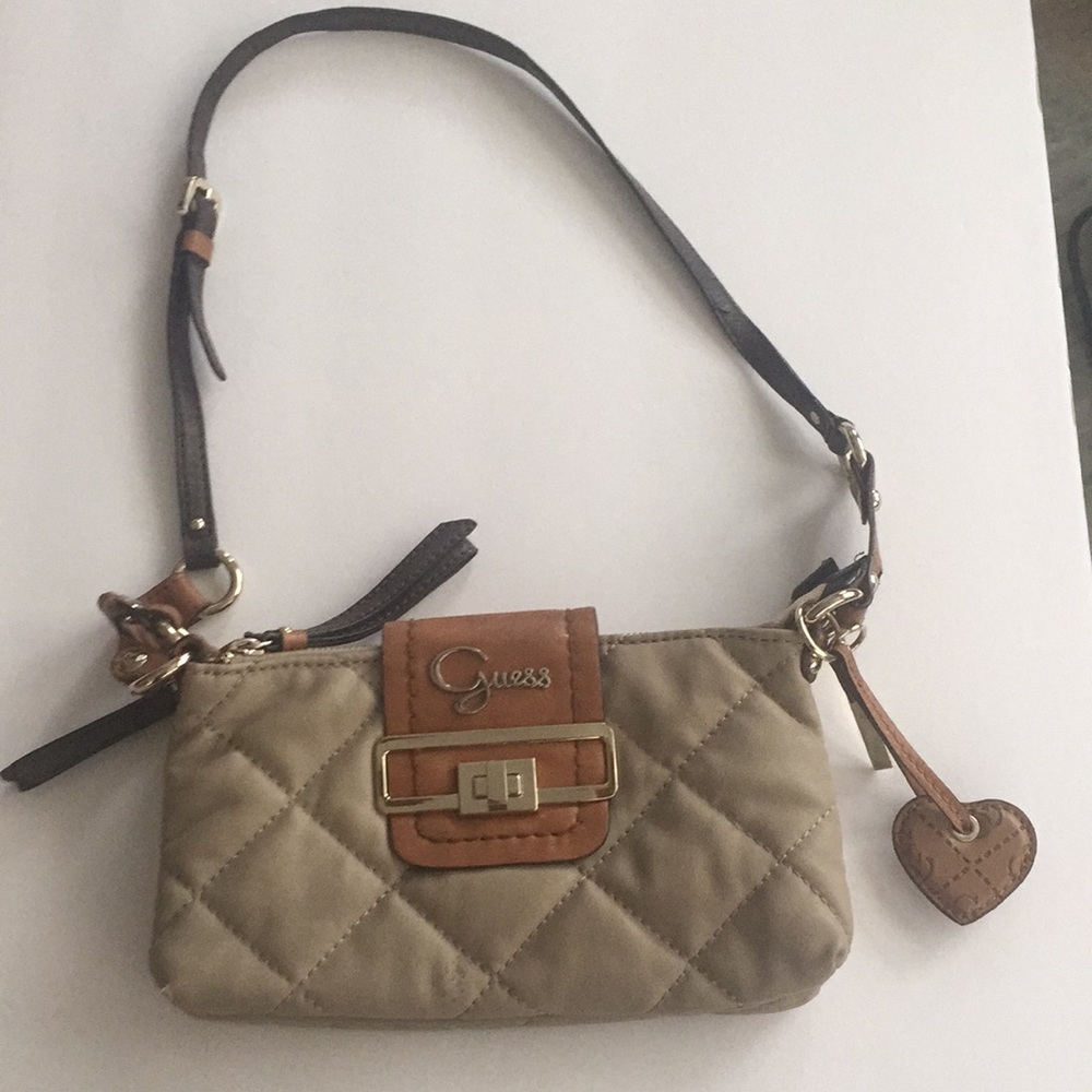 Preowned Guess women,s cross body handbag$38.00